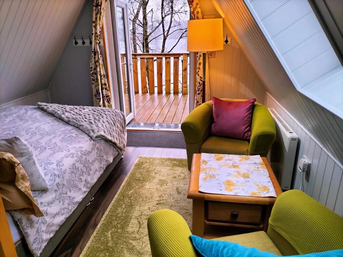 Glenfinnan Retreats, Ash Cabin ภายนอก รูปภาพ