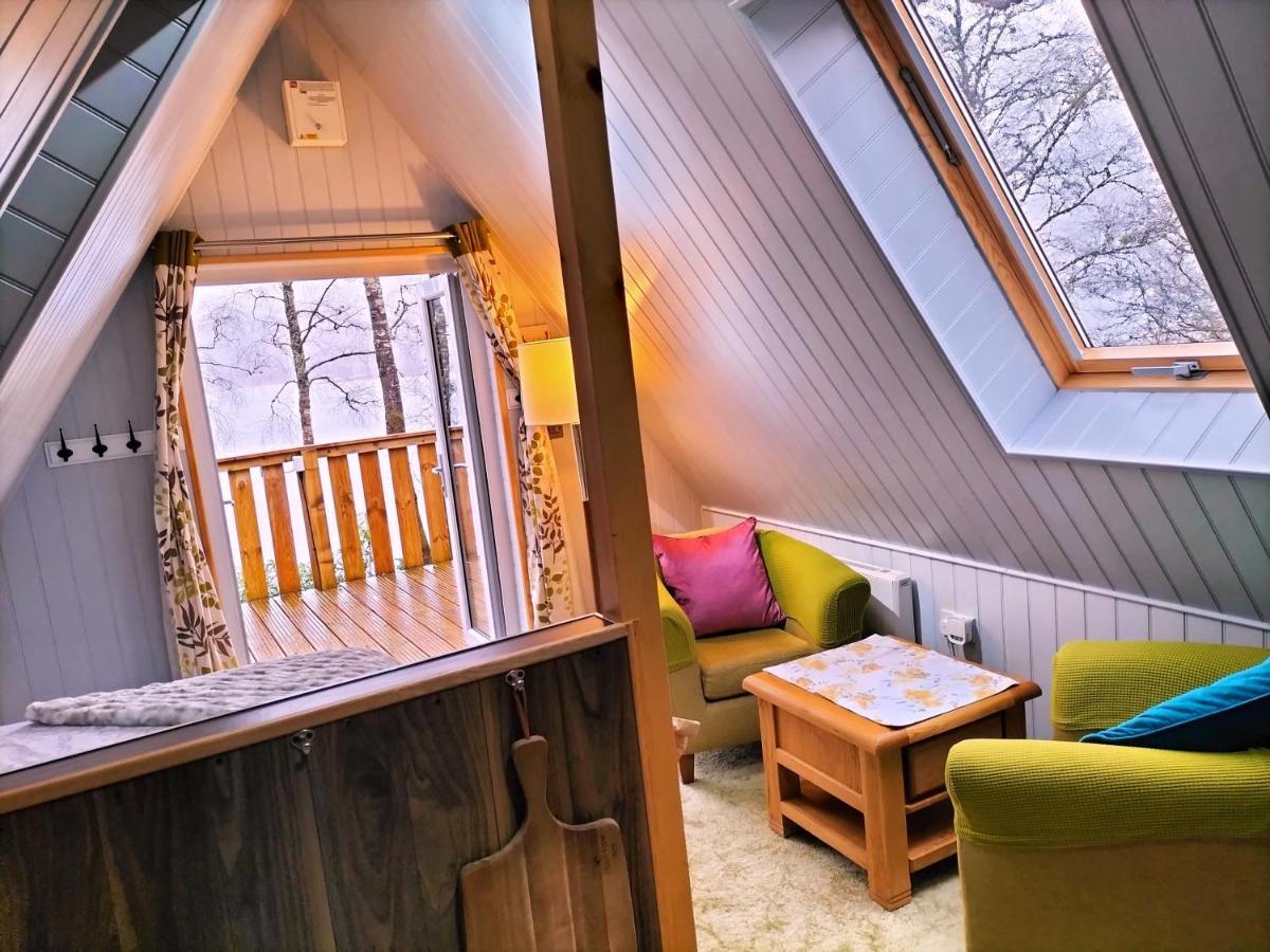 Glenfinnan Retreats, Ash Cabin ภายนอก รูปภาพ
